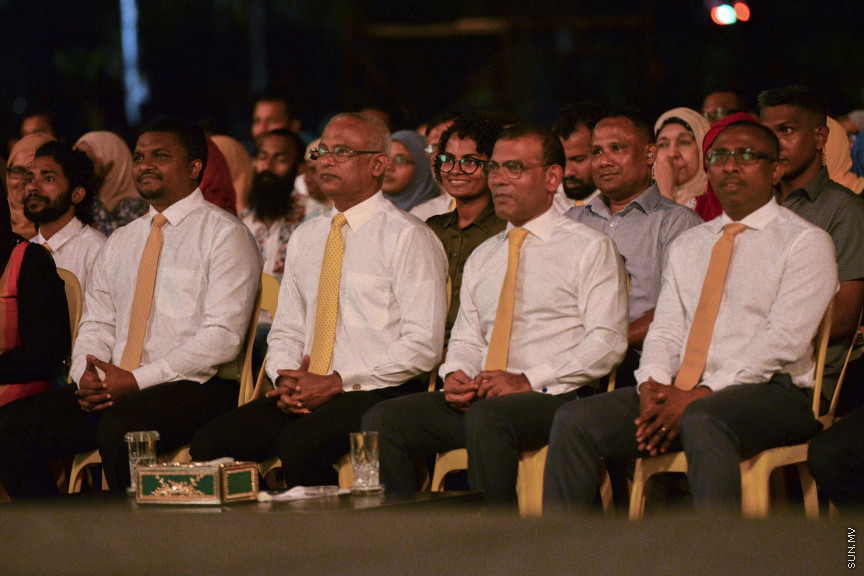 ފެބްރުއަރީ 21، 2020: އެމްޑީޕީން ކުރިއަށް އޮތް ލޯކަލް ކައުންސިލް އިންތިހާބު ކެމްޕެއިން، "ރަށްވެހި ފަތިސް" އިފްތިތާހު ކުރުމަށް ބޭއްވި ޖަލްސާގެ ތެރެއިން --- ސަން ފޮޓޯ/ މުހައްމަދު މުޒައްޔިން ނާޒިމް