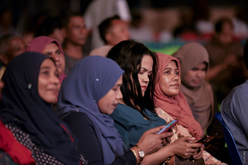 ފެބްރުއަރީ 21، 2020: އެމްޑީޕީން ކުރިއަށް އޮތް ލޯކަލް ކައުންސިލް އިންތިހާބު ކެމްޕެއިން، "ރަށްވެހި ފަތިސް" އިފްތިތާހު ކުރުމަށް ބޭއްވި ޖަލްސާގެ ތެރެއިން --- ސަން ފޮޓޯ/ މުހައްމަދު މުޒައްޔިން ނާޒިމް