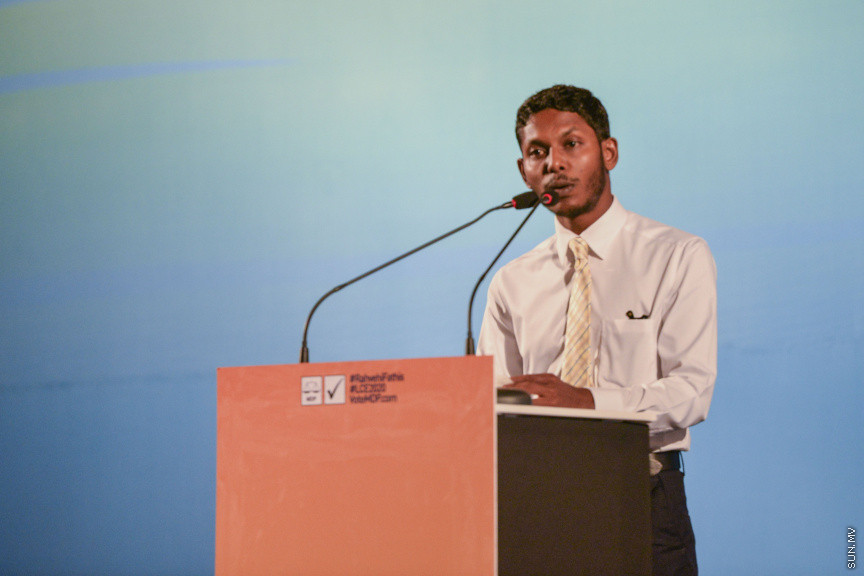 ފެބްރުއަރީ 21، 2020: އެމްޑީޕީން ކުރިއަށް އޮތް ލޯކަލް ކައުންސިލް އިންތިހާބު ކެމްޕެއިން، "ރަށްވެހި ފަތިސް" އިފްތިތާހު ކުރުމަށް ބޭއްވި ޖަލްސާގެ ތެރެއިން --- ސަން ފޮޓޯ/ މުހައްމަދު މުޒައްޔިން ނާޒިމް