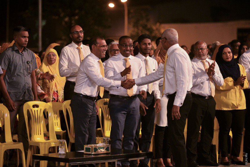 ފެބްރުއަރީ 21، 2020: އެމްޑީޕީން ކުރިއަށް އޮތް ލޯކަލް ކައުންސިލް އިންތިހާބު ކެމްޕެއިން، "ރަށްވެހި ފަތިސް" އިފްތިތާހު ކުރުމަށް ބޭއްވި ޖަލްސާގެ ތެރެއިން --- ސަން ފޮޓޯ/ މުހައްމަދު މުޒައްޔިން ނާޒިމް