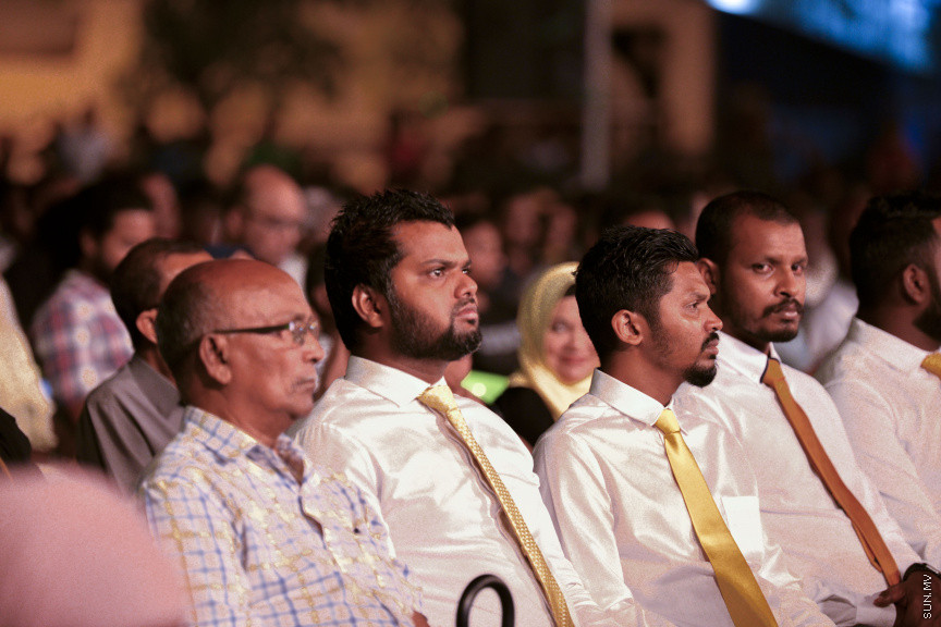 ފެބްރުއަރީ 21، 2020: އެމްޑީޕީން ކުރިއަށް އޮތް ލޯކަލް ކައުންސިލް އިންތިހާބު ކެމްޕެއިން، "ރަށްވެހި ފަތިސް" އިފްތިތާހު ކުރުމަށް ބޭއްވި ޖަލްސާގެ ތެރެއިން --- ސަން ފޮޓޯ/ މުހައްމަދު މުޒައްޔިން ނާޒިމް