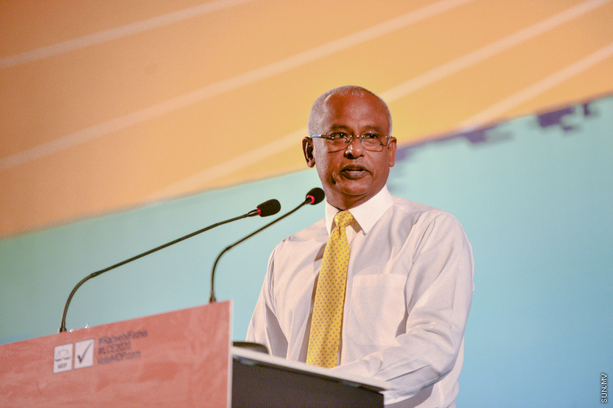 ފެބްރުއަރީ 21، 2020: އެމްޑީޕީން ކުރިއަށް އޮތް ލޯކަލް ކައުންސިލް އިންތިހާބު ކެމްޕެއިން، "ރަށްވެހި ފަތިސް" އިފްތިތާހު ކުރުމަށް ބޭއްވި ޖަލްސާގައި ރައީސް އިބްރާޙިމް މުހައްމަދު ސޯލިހް ވާހަކަ ދައްކަވަނީ --- ސަން ފޮޓޯ/ މުހައްމަދު މުޒައްޔިން ނާޒިމް