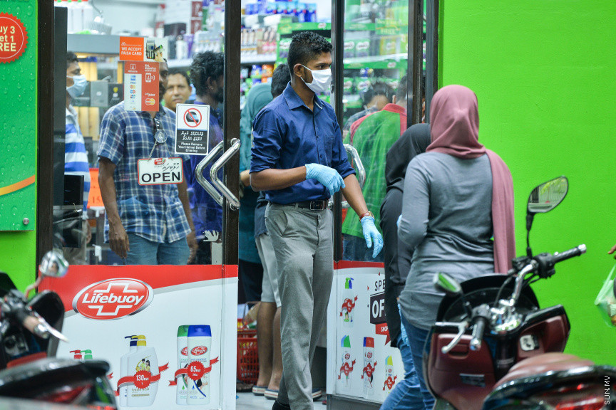 އޭޕްރީލް 15، 2020: ކޮވިޑް19 ޖެހިފައިވާ މީހަކު މާލެއިން ފެނުމާ ގުޅިގެން، 24 ގަޑިއިރަށް މާލެ ސަރަހައްދު ބަންދުކުރުން -- ސަން ފޮޓޯ/ ފަޔާޒު މޫސާ