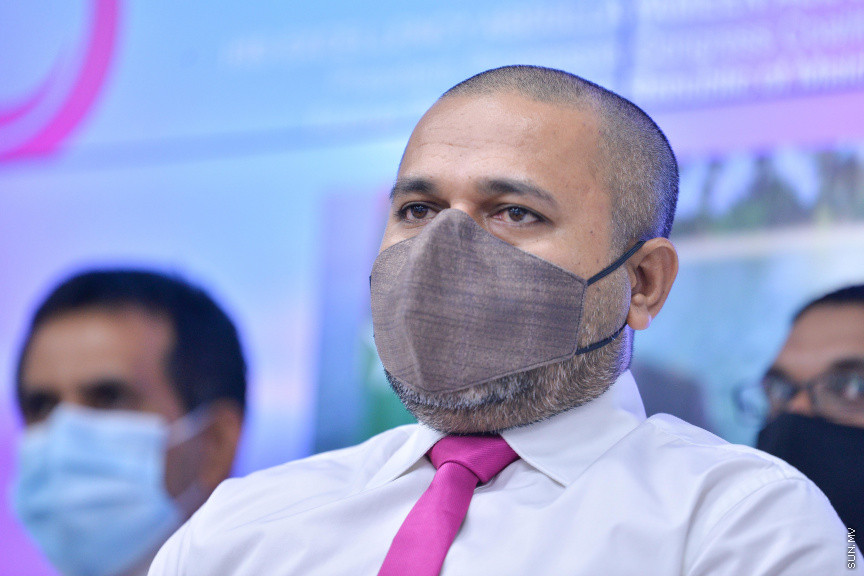 ޖޫން 22، 2020: ޕްރޮގްރެސިވް ކޮންގްރެސް ކޯލިޝަންގެ އެޑްވައިޒަރު ކަމުގެ މަގާމް މުހައްމަދު ވަހީދު ހަސަން މަނިކުއަށް ދެއްވުމަށް ބޭއްވި ހާއްސަ ނޫސްވެރިންގެ ބައްދަލުވުމުގެ ތެރެއިން -- ސަން ފޮޓޯ/ ފަޔާޒު މޫސާ