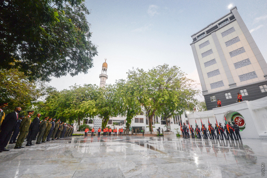 ނޮވެމްބަރ 3، 2020: ނަސްރުގެ ދުވަހުގެ މުނާސަބަތުގައި ތިނެއް ނުވެމްބަރުގެ ހަނދާނީ ބިނާގައި ދިދަ ޖެހުމާއި ގާޑް މައުންޓް ކުރުމުގެ ރަސްމިއްޔާތު -- ސަން ފޮޓޯ/ ފަޔާޒު މޫސާ
