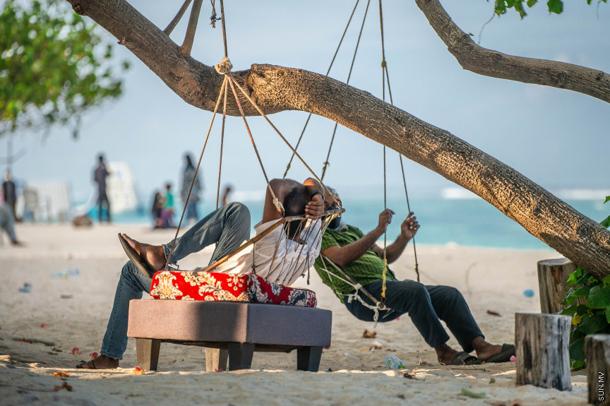 މޭ 1، 2021: ރޯދަ ކުރުކޮއްލުން ހުޅުމާލޭގައި -- ސަން ފޮޓޯ/ ފަޔާޒު މޫސާ