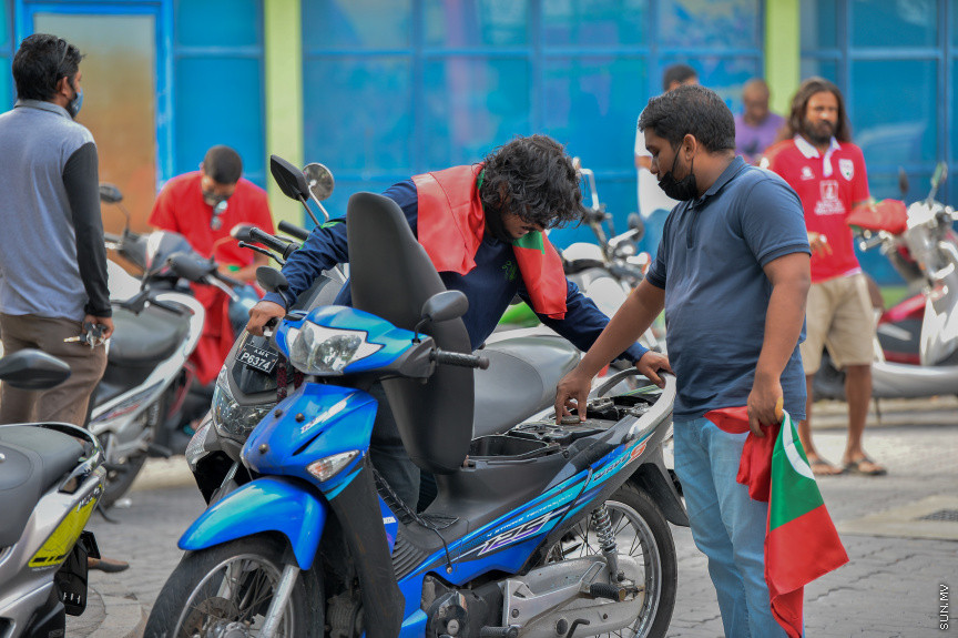 09/30/2021 - "ޒުވާނުން ގައުމީ ޓީމާއެކު" ގެ ނަމުގައި މިއަދު ހަވީރު މާލޭގައި ބޭއްވި ސައިކަލް ބުރުގެ ތެރެއިން --- ސަން ފޮޓޯ// އަހުމަދު އައިމަން އަލީ