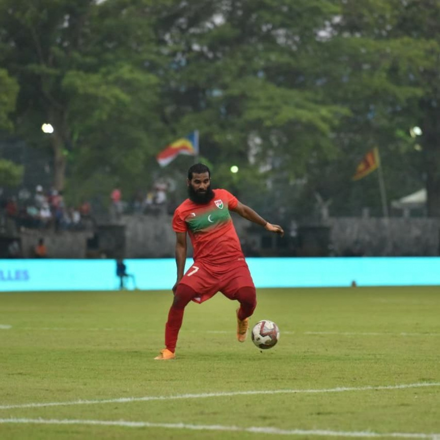 މަހިންދަ ރާޖަޕަކްސަ ފޯ ނޭޝަންސް ފުޓްބޯޅަ މުބާރާތުގައި ރާއްޖެއާއި ލަންކާ ބަދަލުކުރި މެޗުގެ ތެރެއިން -- ފޮޓޯ/އެފް.އޭ.އެެމް