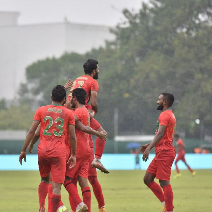 މަހިންދަ ރާޖަޕަކްސަ ފޯ ނޭޝަންސް ފުޓްބޯޅަ މުބާރާތުގައި ރާއްޖެއާއި ލަންކާ ބަދަލުކުރި މެޗުގެ ތެރެއިން -- ފޮޓޯ/އެފް.އޭ.އެެމް
