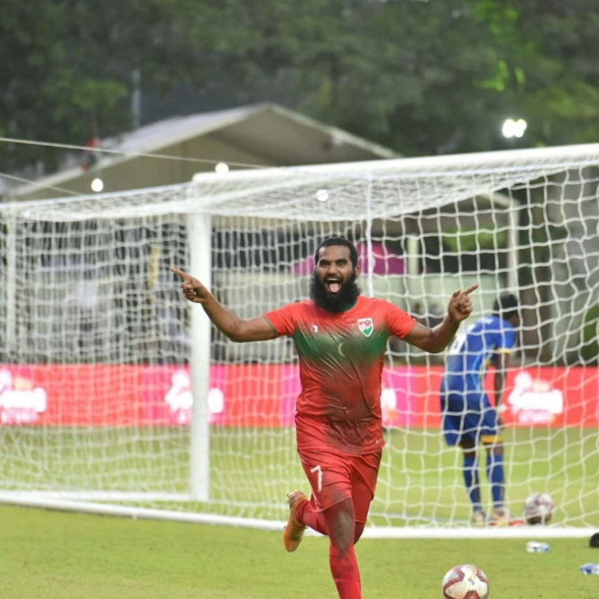 މަހިންދަ ރާޖަޕަކްސަ ފޯ ނޭޝަންސް ފުޓްބޯޅަ މުބާރާތުގައި ރާއްޖެއާއި ލަންކާ ބަދަލުކުރި މެޗުގެ ތެރެއިން -- ފޮޓޯ/އެފް.އޭ.އެެމް