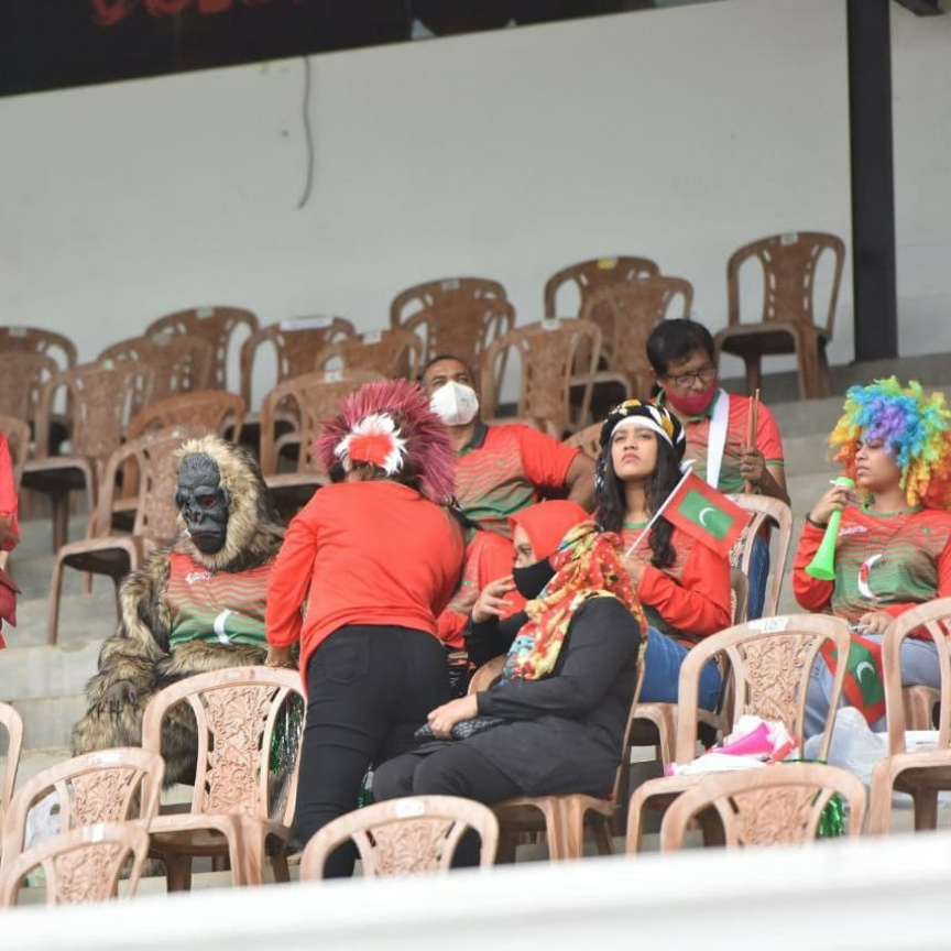 މަހިންދަ ރާޖަޕަކްސަ ފޯ ނޭޝަންސް ފުޓްބޯޅަ މުބާރާތުގައި ރާއްޖެއާއި ލަންކާ ބަދަލުކުރި މެޗުގެ ތެރެއިން -- ފޮޓޯ/އެފް.އޭ.އެެމް