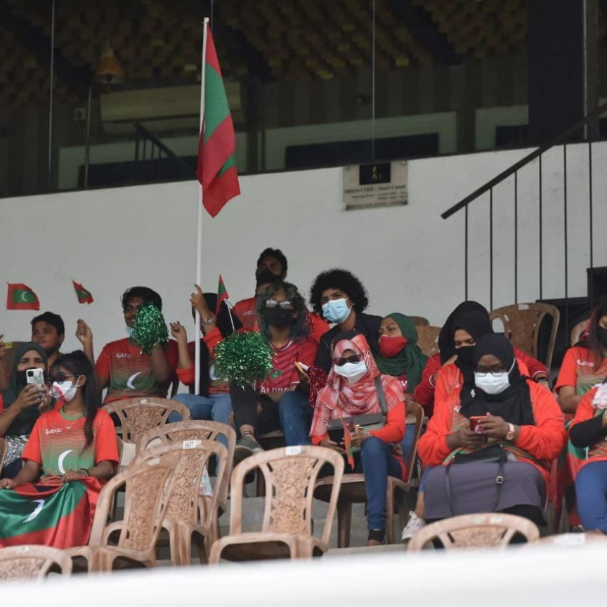 މަހިންދަ ރާޖަޕަކްސަ ފޯ ނޭޝަންސް ފުޓްބޯޅަ މުބާރާތުގައި ރާއްޖެއާއި ލަންކާ ބަދަލުކުރި މެޗުގެ ތެރެއިން -- ފޮޓޯ/އެފް.އޭ.އެެމްމަހިންދަ ރާޖަޕަކްސަ ފޯ ނޭޝަންސް ފުޓްބޯޅަ މުބާރާތުގައި ރާއްޖެއާއި ލަންކާ ބަދަލުކުރި މެޗުގެ ތެރެއިން -- ފޮޓޯ/އެފް.އޭ.އެެމް