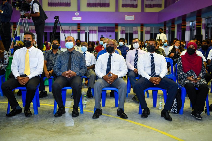 ފުވައްމުލައް ސިޓީގެ ގޮނޑުދޮށް ހިމާޔަތްކުރުމުގެ މަޝްރޫޢުގެ އެއްބަސްވުމުގައި ސޮއިކުރުމުގެ ރަސްމިއްޔާތުގެ ތެރެއިން -- ފޮޓޯ/ ރައީސް އޮފީސް