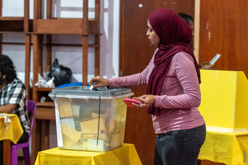 އިންތިޚާބުގެ ވޯޓުލުން ކުރިއަށްދަަނީ -- ސަން ފޮޓޯ/ މުހައްމަދު ހައްޔާން