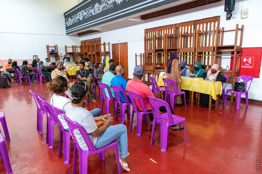 އިންތިޚާބުގެ ވޯޓުލުން ކުރިއަށްދަަނީ -- ސަން ފޮޓޯ/ މުހައްމަދު ހައްޔާން