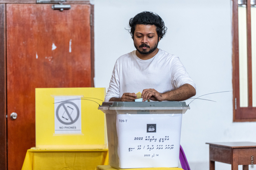 އިންތިޚާބުގެ ވޯޓުލުން ކުރިއަށްދަަނީ -- ސަން ފޮޓޯ/ މުހައްމަދު ހައްޔާން