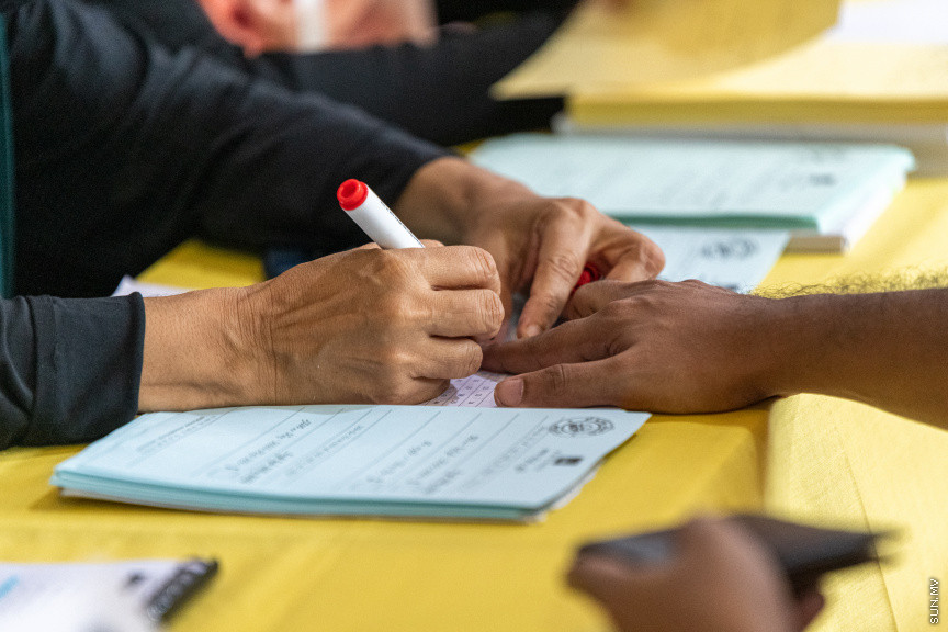 އިންތިޚާބުގެ ވޯޓުލުން ކުރިއަށްދަަނީ -- ސަން ފޮޓޯ/ މުހައްމަދު ހައްޔާން