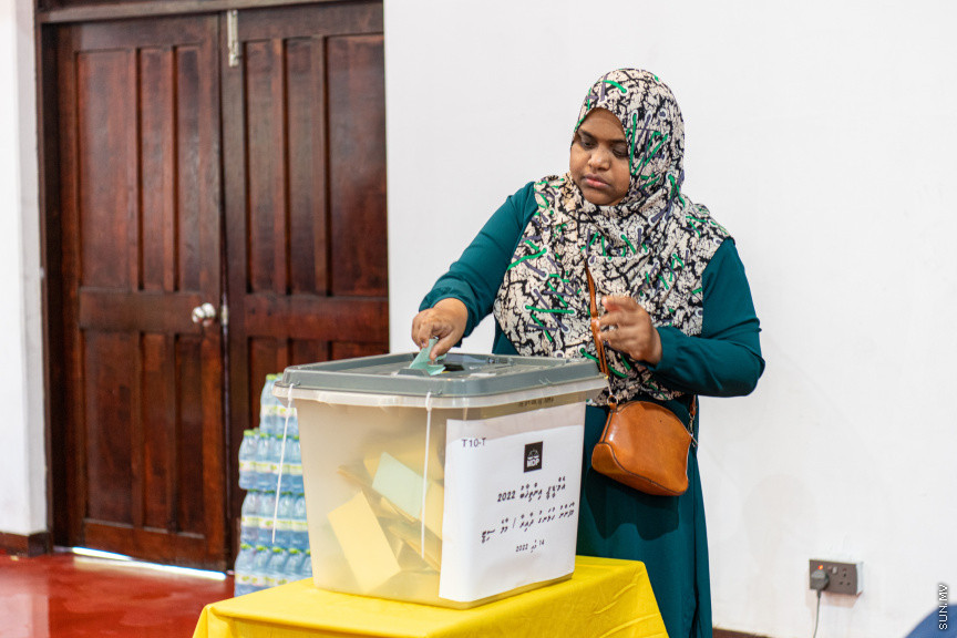 އިންތިޚާބުގެ ވޯޓުލުން ކުރިއަށްދަަނީ -- ސަން ފޮޓޯ/ މުހައްމަދު ހައްޔާން