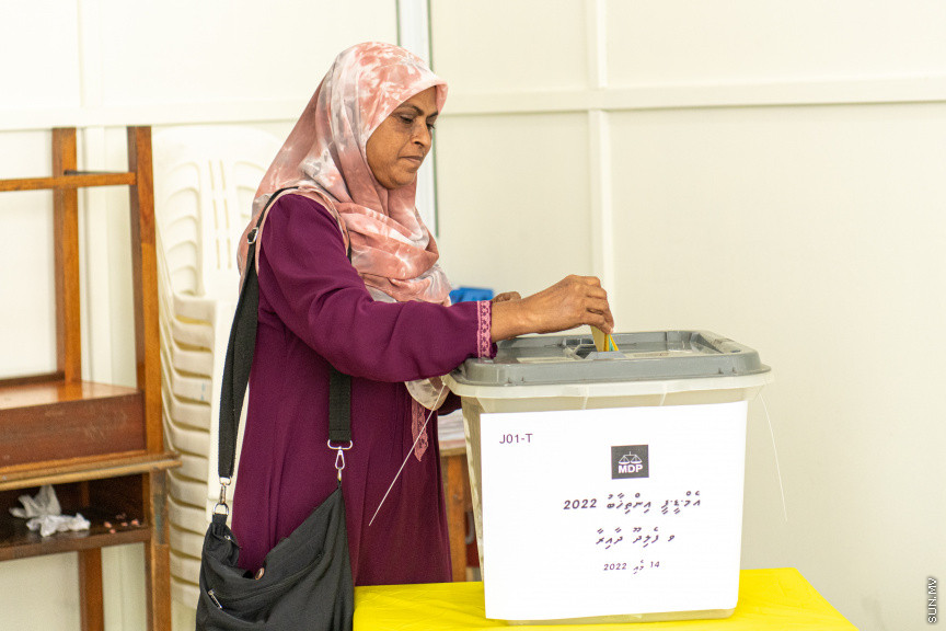 އިންތިޚާބުގެ ވޯޓުލުން ކުރިއަށްދަަނީ -- ސަން ފޮޓޯ/ މުހައްމަދު ހައްޔާން