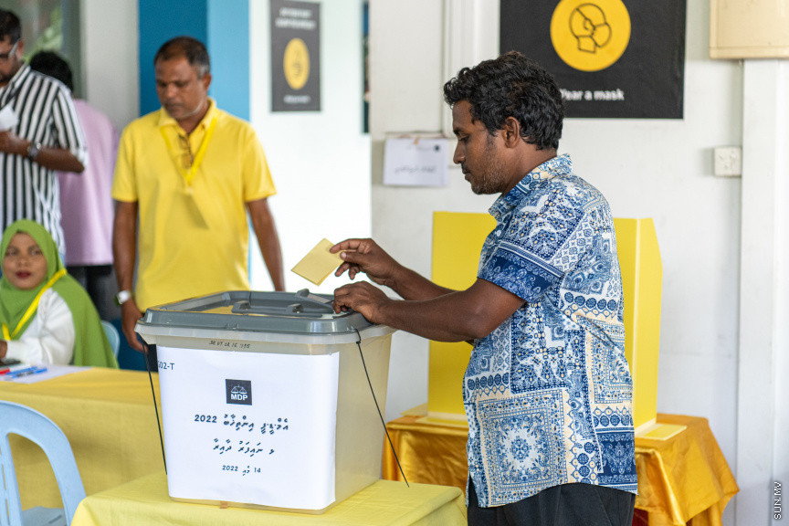 އިންތިޚާބުގެ ވޯޓުލުން ކުރިއަށްދަަނީ -- ސަން ފޮޓޯ/ މުހައްމަދު ހައްޔާން