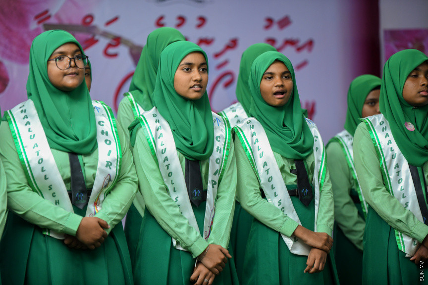 ދ އަތޮޅު މަދަރުސާގެ އަހަރީ އިނާމު ދިނުމުގެ ޖަލްސާގެ ތެރެއިން -- ސަން ފޮޓޯ/ މުޙައްމަދު ހައްޔާން