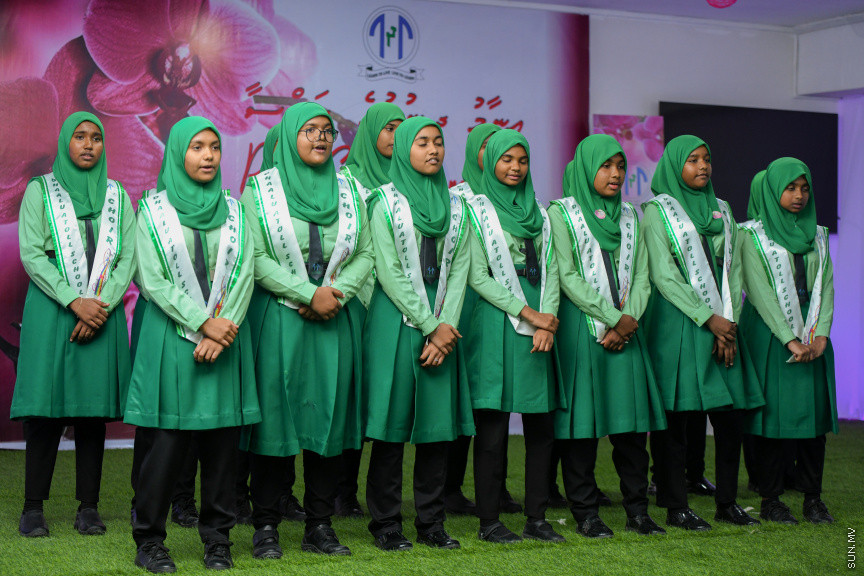 ދ އަތޮޅު މަދަރުސާގެ އަހަރީ އިނާމު ދިނުމުގެ ޖަލްސާގެ ތެރެއިން -- ސަން ފޮޓޯ/ މުޙައްމަދު ހައްޔާން