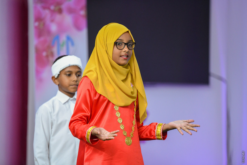 ދ އަތޮޅު މަދަރުސާގެ އަހަރީ އިނާމު ދިނުމުގެ ޖަލްސާގެ ތެރެއިން -- ސަން ފޮޓޯ/ މުޙައްމަދު ހައްޔާން