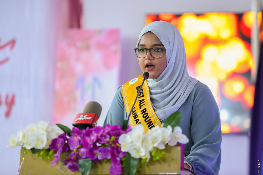 ދ އަތޮޅު މަދަރުސާގެ އަހަރީ އިނާމު ދިނުމުގެ ޖަލްސާގެ ތެރެއިން -- ސަން ފޮޓޯ/ މުޙައްމަދު ހައްޔާން