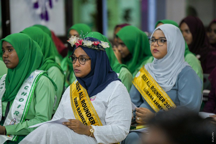 ދ އަތޮޅު މަދަރުސާގެ އަހަރީ އިނާމު ދިނުމުގެ ޖަލްސާގެ ތެރެއިން -- ސަން ފޮޓޯ/ މުޙައްމަދު ހައްޔާން