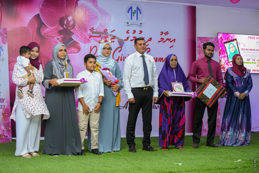 ދ އަތޮޅު މަދަރުސާގެ އަހަރީ އިނާމު ދިނުމުގެ ޖަލްސާގެ ތެރެއިން -- ސަން ފޮޓޯ/ މުޙައްމަދު ހައްޔާން