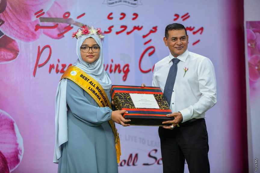 ދ އަތޮޅު މަދަރުސާގެ އަހަރީ އިނާމު ދިނުމުގެ ޖަލްސާގެ ތެރެއިން -- ސަން ފޮޓޯ/ މުޙައްމަދު ހައްޔާން