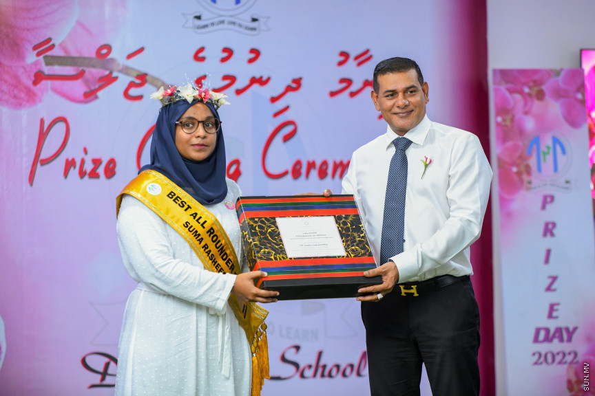 ދ އަތޮޅު މަދަރުސާގެ އަހަރީ އިނާމު ދިނުމުގެ ޖަލްސާގެ ތެރެއިން -- ސަން ފޮޓޯ/ މުޙައްމަދު ހައްޔާން