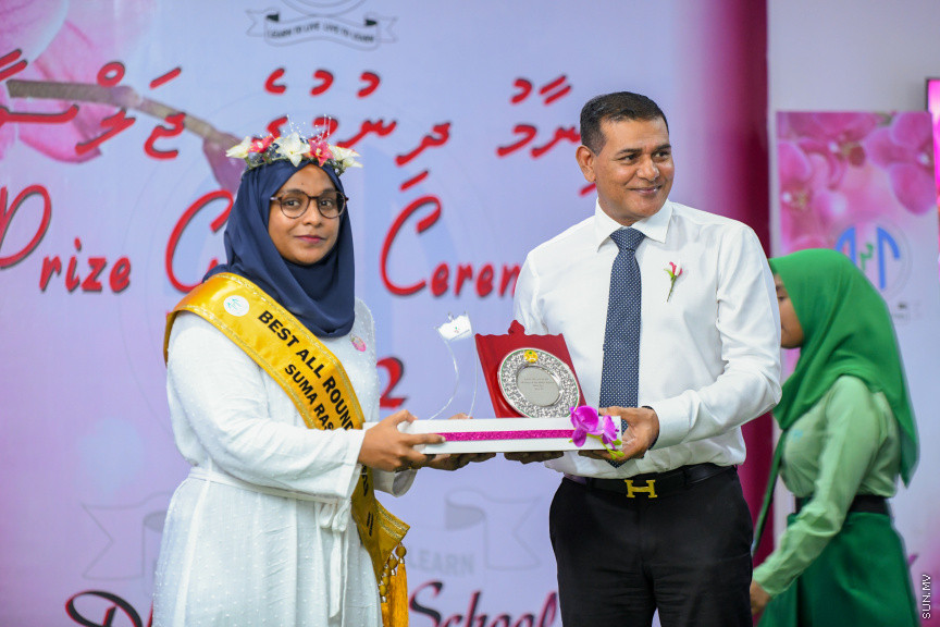 ދ އަތޮޅު މަދަރުސާގެ އަހަރީ އިނާމު ދިނުމުގެ ޖަލްސާގެ ތެރެއިން -- ސަން ފޮޓޯ/ މުޙައްމަދު ހައްޔާން