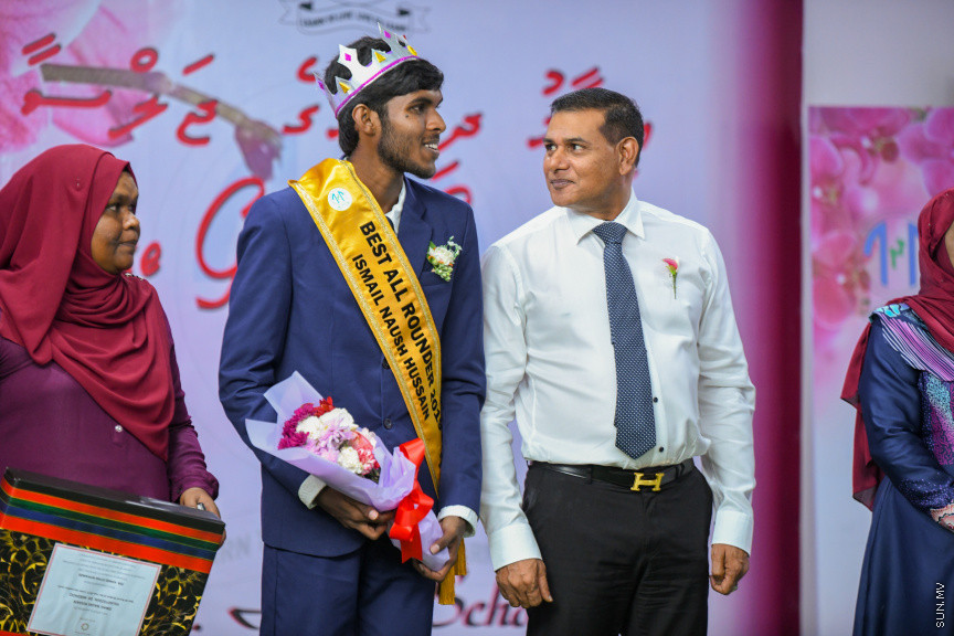 ދ އަތޮޅު މަދަރުސާގެ އަހަރީ އިނާމު ދިނުމުގެ ޖަލްސާގެ ތެރެއިން -- ސަން ފޮޓޯ/ މުޙައްމަދު ހައްޔާން