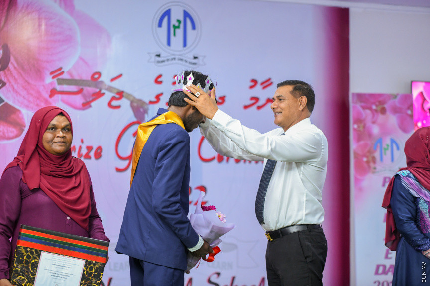 ދ އަތޮޅު މަދަރުސާގެ އަހަރީ އިނާމު ދިނުމުގެ ޖަލްސާގެ ތެރެއިން -- ސަން ފޮޓޯ/ މުޙައްމަދު ހައްޔާން