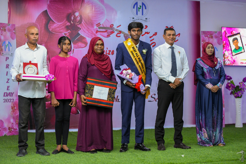 ދ އަތޮޅު މަދަރުސާގެ އަހަރީ އިނާމު ދިނުމުގެ ޖަލްސާގެ ތެރެއިން -- ސަން ފޮޓޯ/ މުޙައްމަދު ހައްޔާން