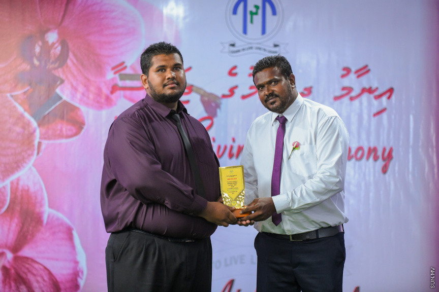 ދ އަތޮޅު މަދަރުސާގެ އަހަރީ އިނާމު ދިނުމުގެ ޖަލްސާގެ ތެރެއިން -- ސަން ފޮޓޯ/ މުޙައްމަދު ހައްޔާން