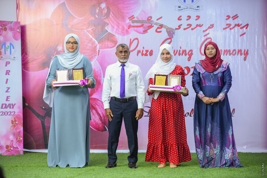 ދ އަތޮޅު މަދަރުސާގެ އަހަރީ އިނާމު ދިނުމުގެ ޖަލްސާގެ ތެރެއިން -- ސަން ފޮޓޯ/ މުޙައްމަދު ހައްޔާން