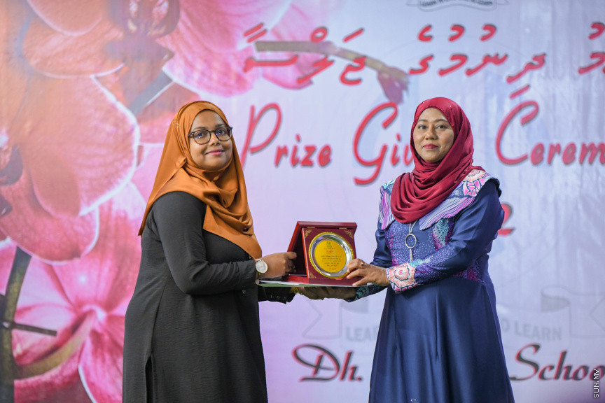 ދ އަތޮޅު މަދަރުސާގެ އަހަރީ އިނާމު ދިނުމުގެ ޖަލްސާގެ ތެރެއިން -- ސަން ފޮޓޯ/ މުޙައްމަދު ހައްޔާން