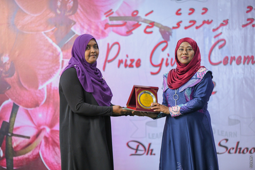 ދ އަތޮޅު މަދަރުސާގެ އަހަރީ އިނާމު ދިނުމުގެ ޖަލްސާގެ ތެރެއިން -- ސަން ފޮޓޯ/ މުޙައްމަދު ހައްޔާން