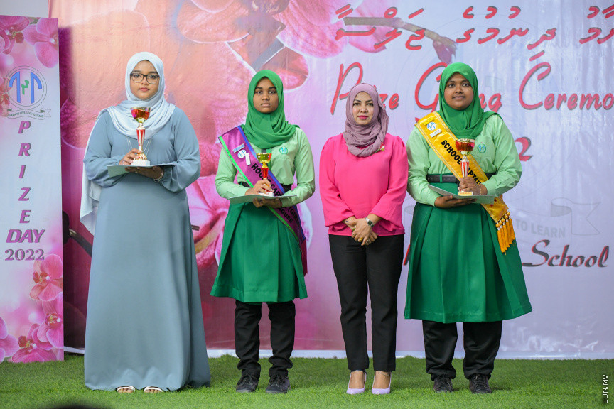 ދ އަތޮޅު މަދަރުސާގެ އަހަރީ އިނާމު ދިނުމުގެ ޖަލްސާގެ ތެރެއިން -- ސަން ފޮޓޯ/ މުޙައްމަދު ހައްޔާން