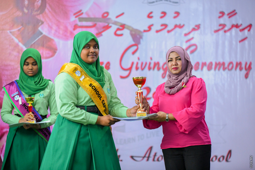 ދ އަތޮޅު މަދަރުސާގެ އަހަރީ އިނާމު ދިނުމުގެ ޖަލްސާގެ ތެރެއިން -- ސަން ފޮޓޯ/ މުޙައްމަދު ހައްޔާން