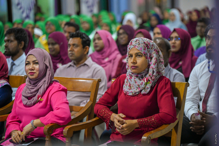 ދ އަތޮޅު މަދަރުސާގެ އަހަރީ އިނާމު ދިނުމުގެ ޖަލްސާގެ ތެރެއިން -- ސަން ފޮޓޯ/ މުޙައްމަދު ހައްޔާން