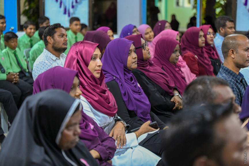 ދ އަތޮޅު މަދަރުސާގެ އަހަރީ އިނާމު ދިނުމުގެ ޖަލްސާގެ ތެރެއިން -- ސަން ފޮޓޯ/ މުޙައްމަދު ހައްޔާން