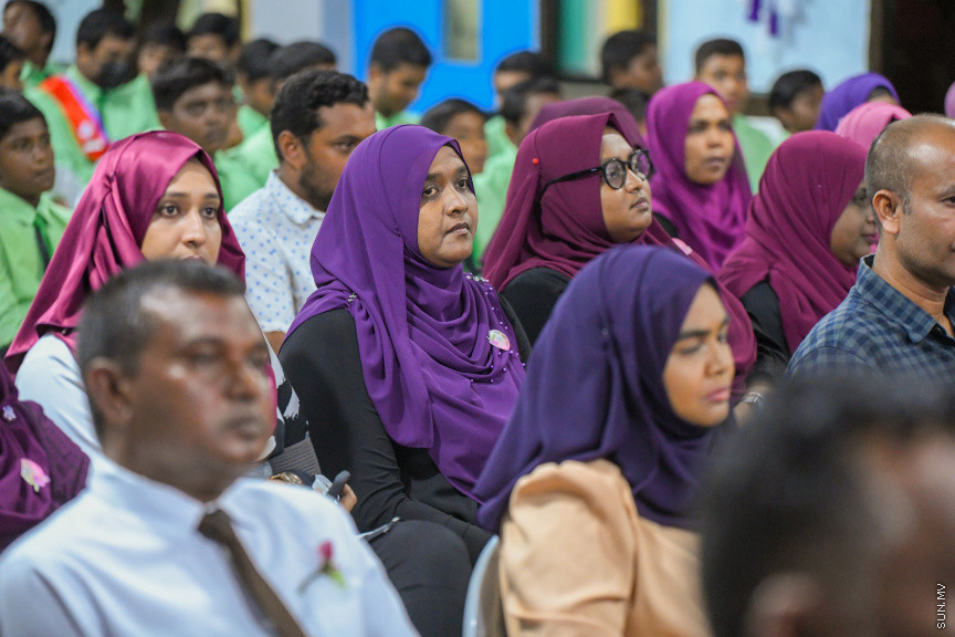 ދ އަތޮޅު މަދަރުސާގެ އަހަރީ އިނާމު ދިނުމުގެ ޖަލްސާގެ ތެރެއިން -- ސަން ފޮޓޯ/ މުޙައްމަދު ހައްޔާން