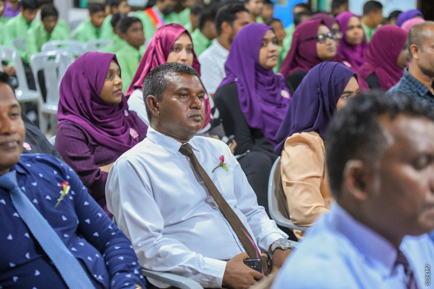 ދ އަތޮޅު މަދަރުސާގެ އަހަރީ އިނާމު ދިނުމުގެ ޖަލްސާގެ ތެރެއިން -- ސަން ފޮޓޯ/ މުޙައްމަދު ހައްޔާން