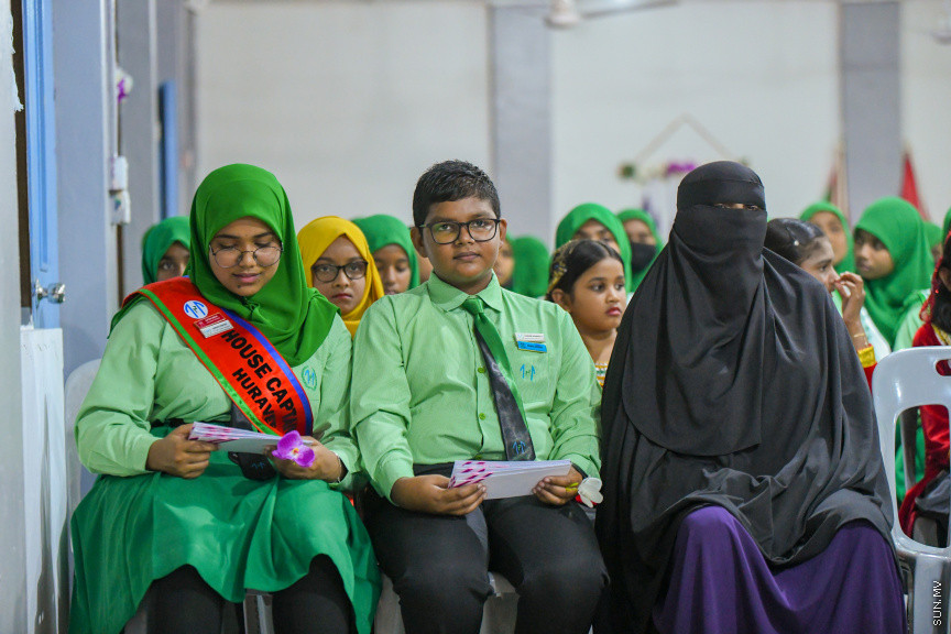 ދ އަތޮޅު މަދަރުސާގެ އަހަރީ އިނާމު ދިނުމުގެ ޖަލްސާގެ ތެރެއިން -- ސަން ފޮޓޯ/ މުޙައްމަދު ހައްޔާން