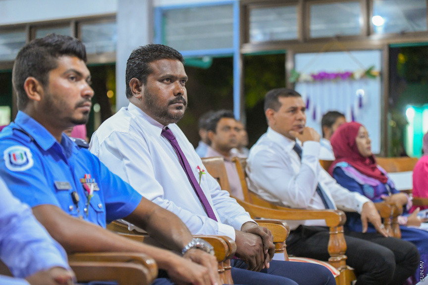 ދ އަތޮޅު މަދަރުސާގެ އަހަރީ އިނާމު ދިނުމުގެ ޖަލްސާގެ ތެރެއިން -- ސަން ފޮޓޯ/ މުޙައްމަދު ހައްޔާން