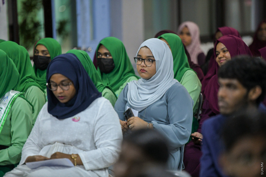 ދ އަތޮޅު މަދަރުސާގެ އަހަރީ އިނާމު ދިނުމުގެ ޖަލްސާގެ ތެރެއިން -- ސަން ފޮޓޯ/ މުޙައްމަދު ހައްޔާން