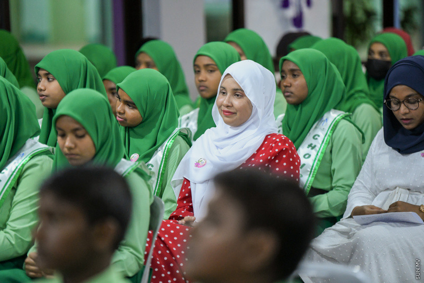 ދ އަތޮޅު މަދަރުސާގެ އަހަރީ އިނާމު ދިނުމުގެ ޖަލްސާގެ ތެރެއިން -- ސަން ފޮޓޯ/ މުޙައްމަދު ހައްޔާން